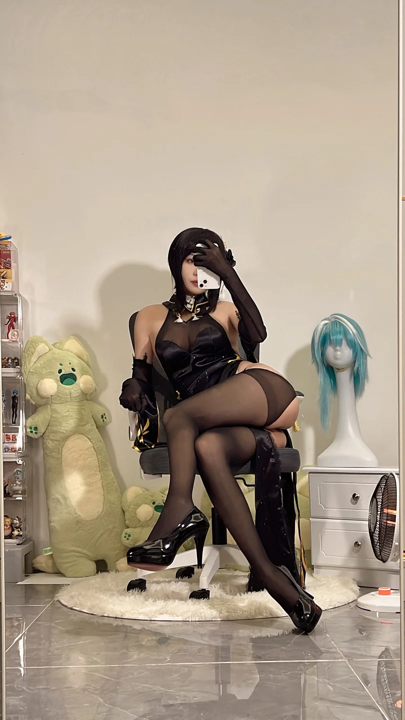 影子喵Ghost - 镇海黑旗袍 [131P,4V-3.71GB] tg@simisebaisi 【丝足阁】118.webp